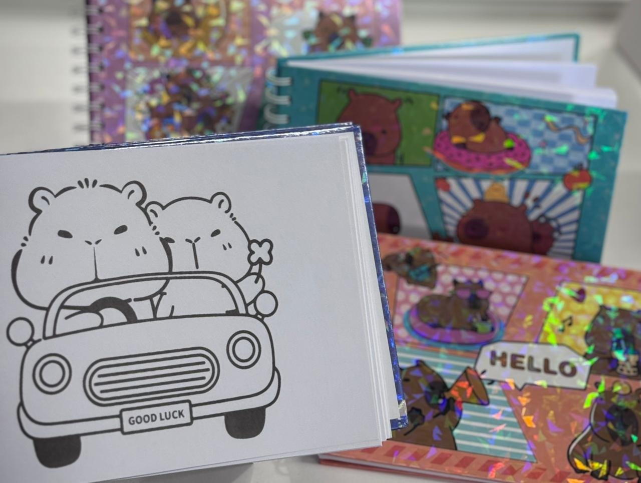 Cuaderno para pintar con brillos Capybara🖍️🎨