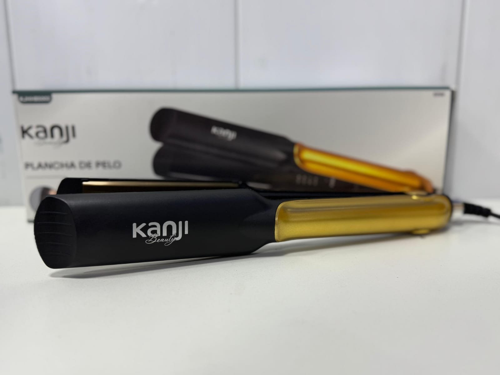 Planchita de pelo kanji beauty negra y dorada
