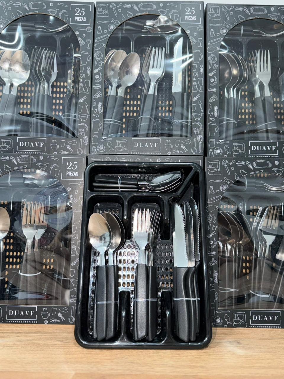 Set de 25 piezas de cubiertos