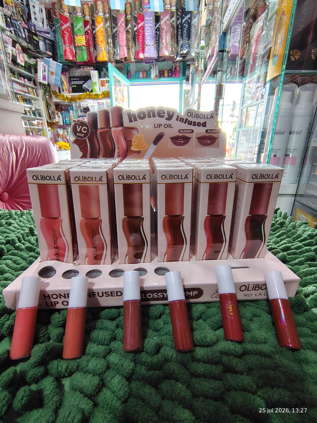 Lip oil glossy plump