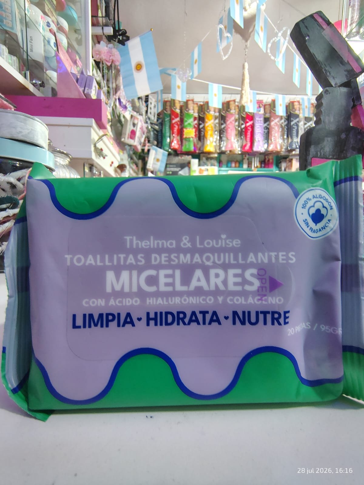 Toallitas húmedas desmaquillantes Thelma & Louise con ácido hialurónico y colágeno para limpiar, hidratar y nutrir la piel
