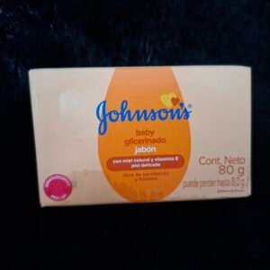 Jabón  baby glicerinado con miel natural y vitamina E piel delicada johnson's 80gr