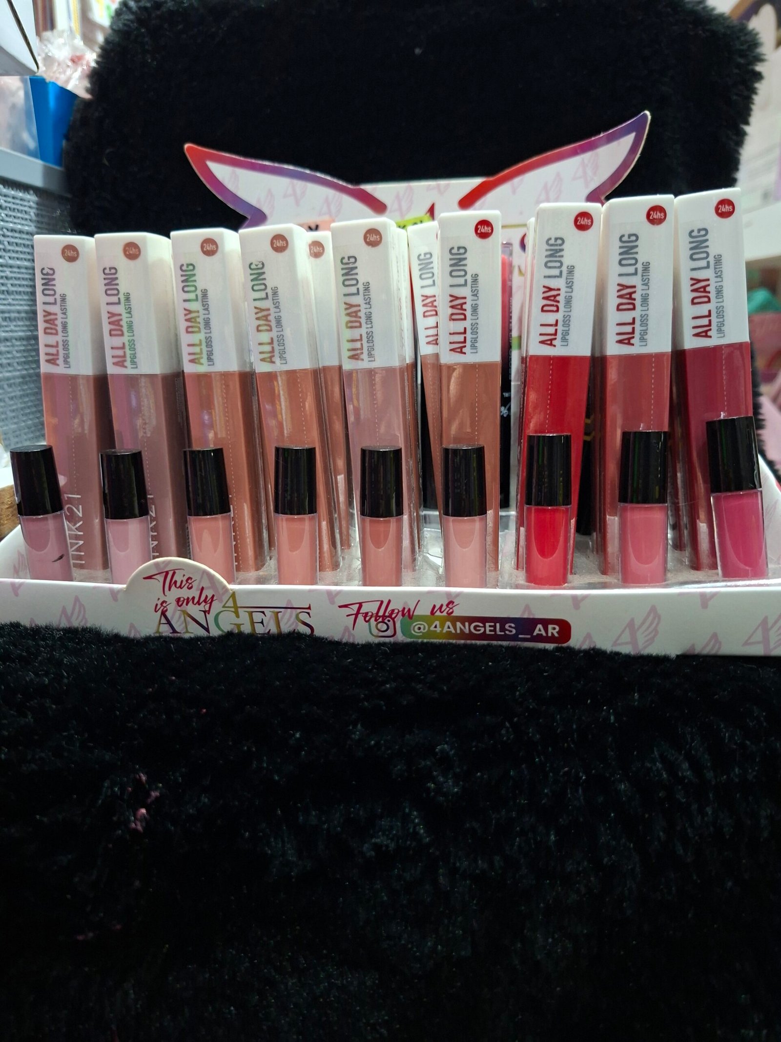 Labial líquido all day pink 21 tonos claros y rojos