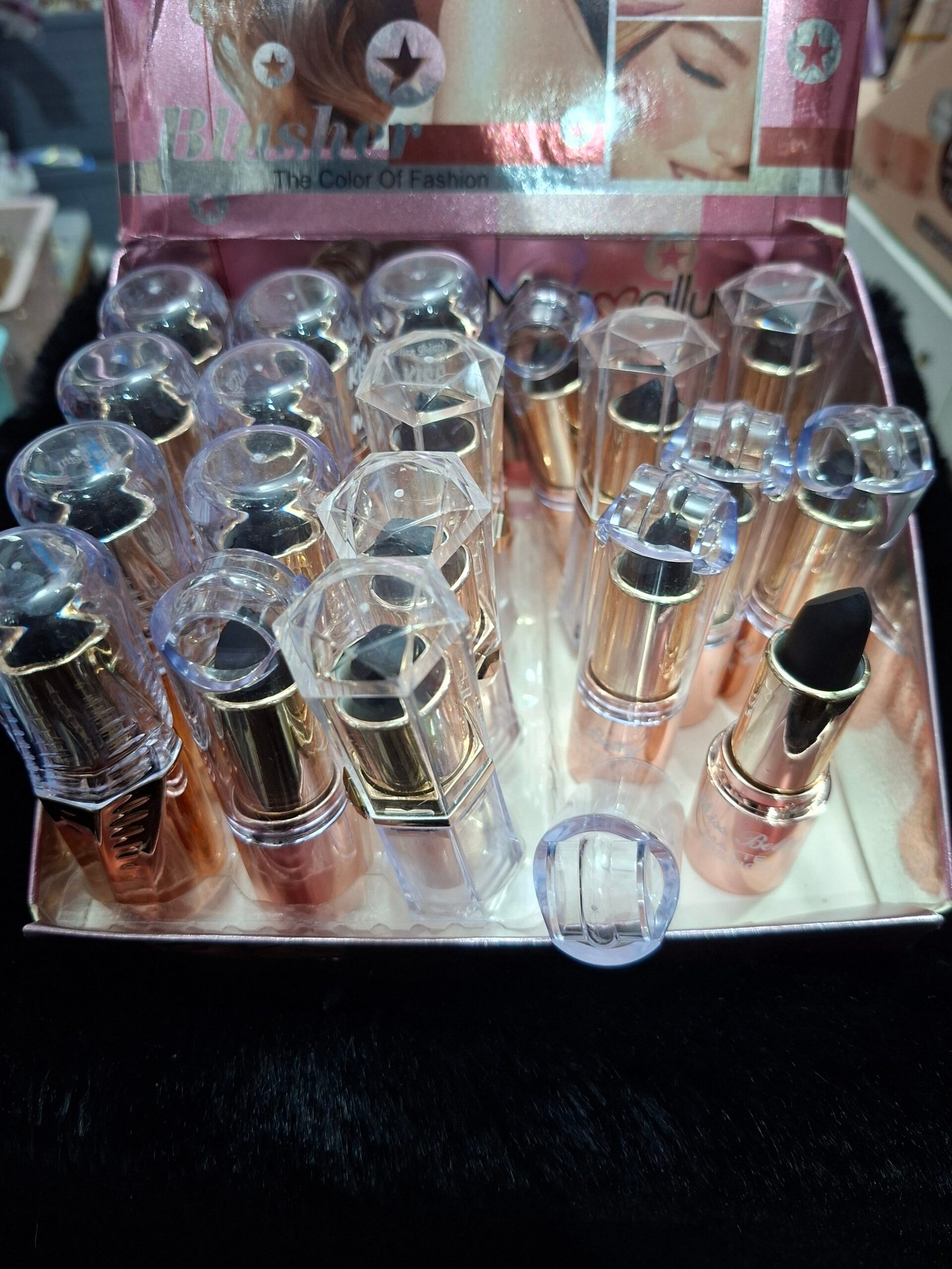 Labiales en barra negro mágicos que cambian de color