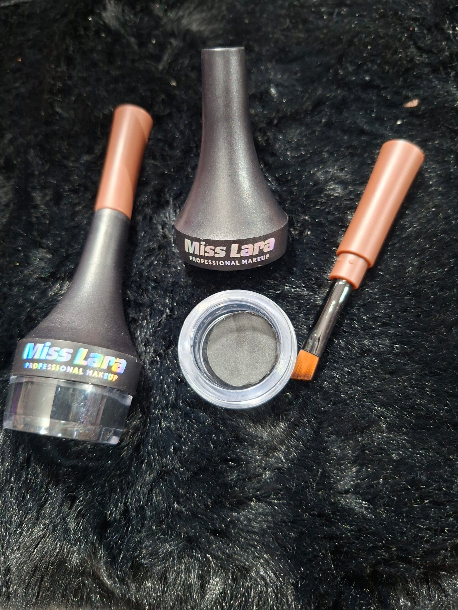 Delineador de cejas miss lara color negro con pincel