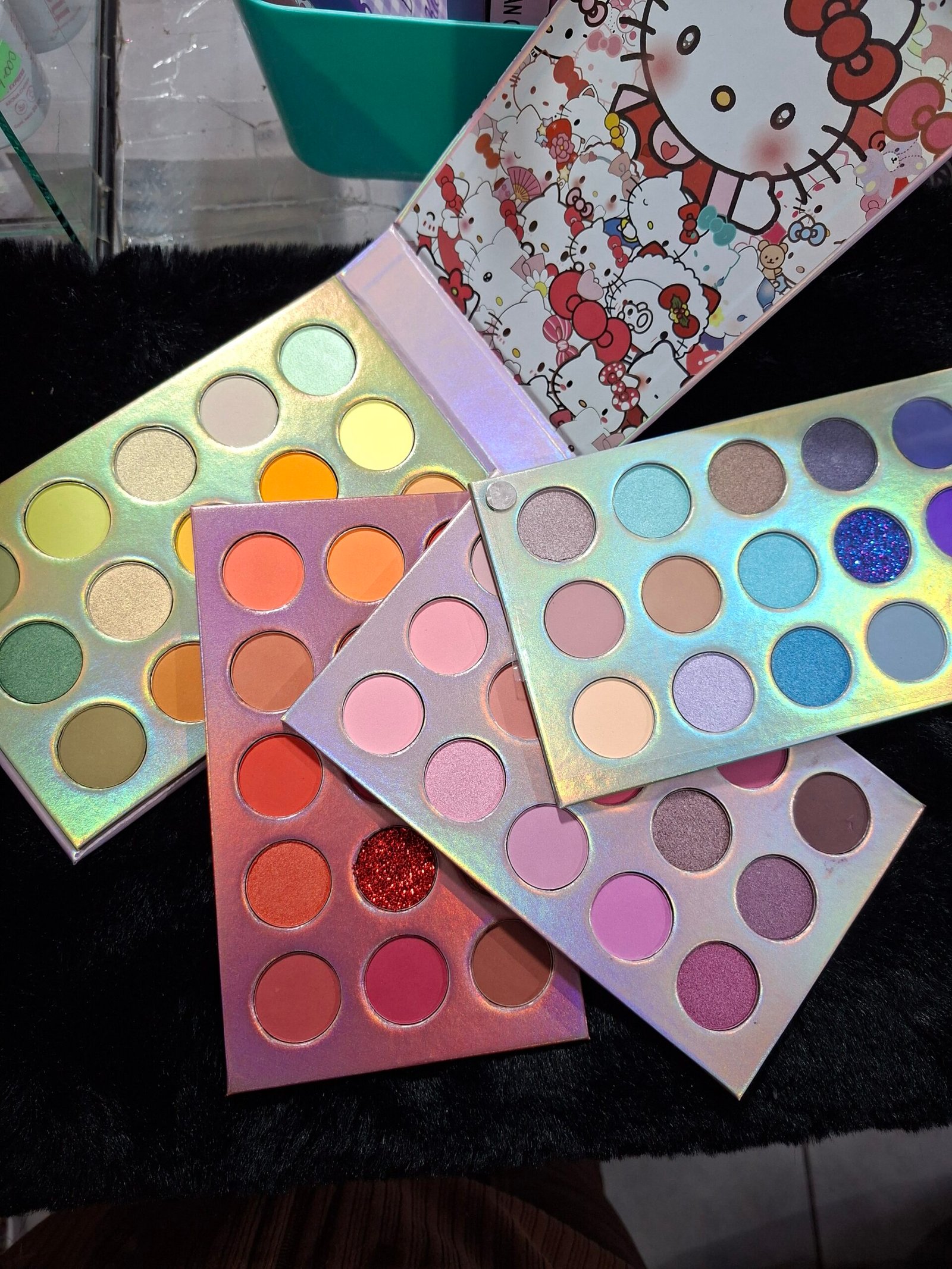 Paleta de sombras hello kitty 4 secciones