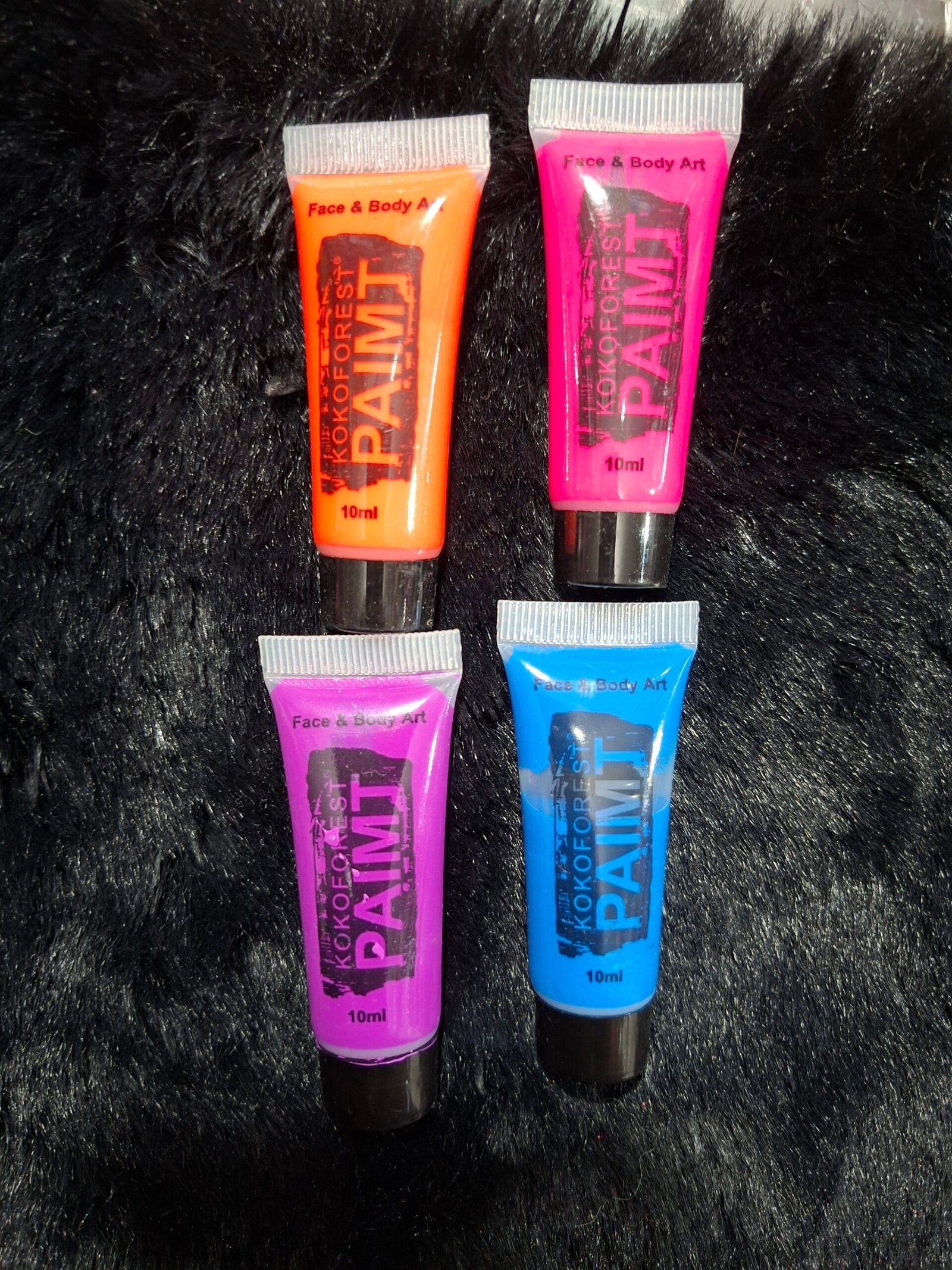 Maquillaje neón fluor brilla en la oscuridad