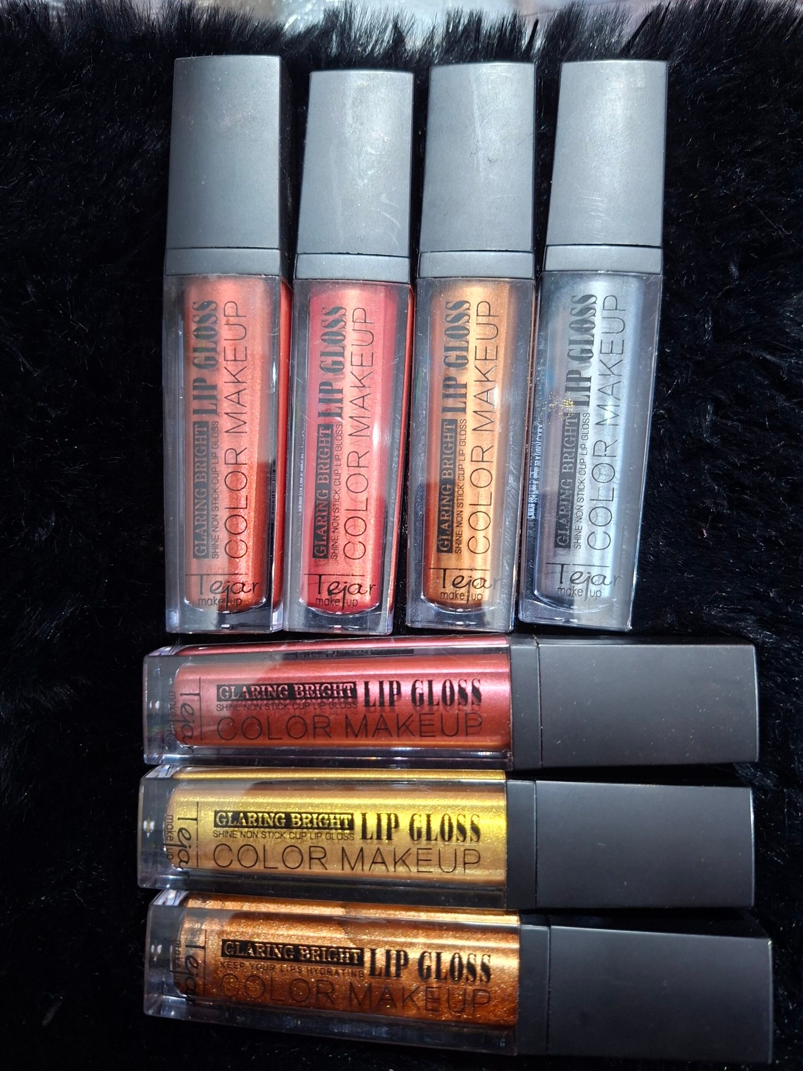 Brillo liquido de labios y sombra tejar