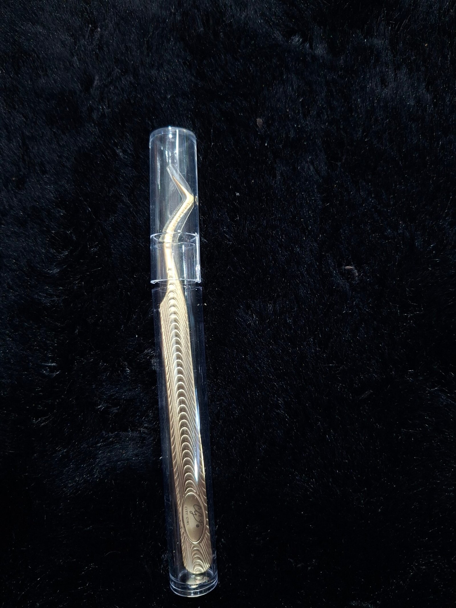 Pinza en L dorada