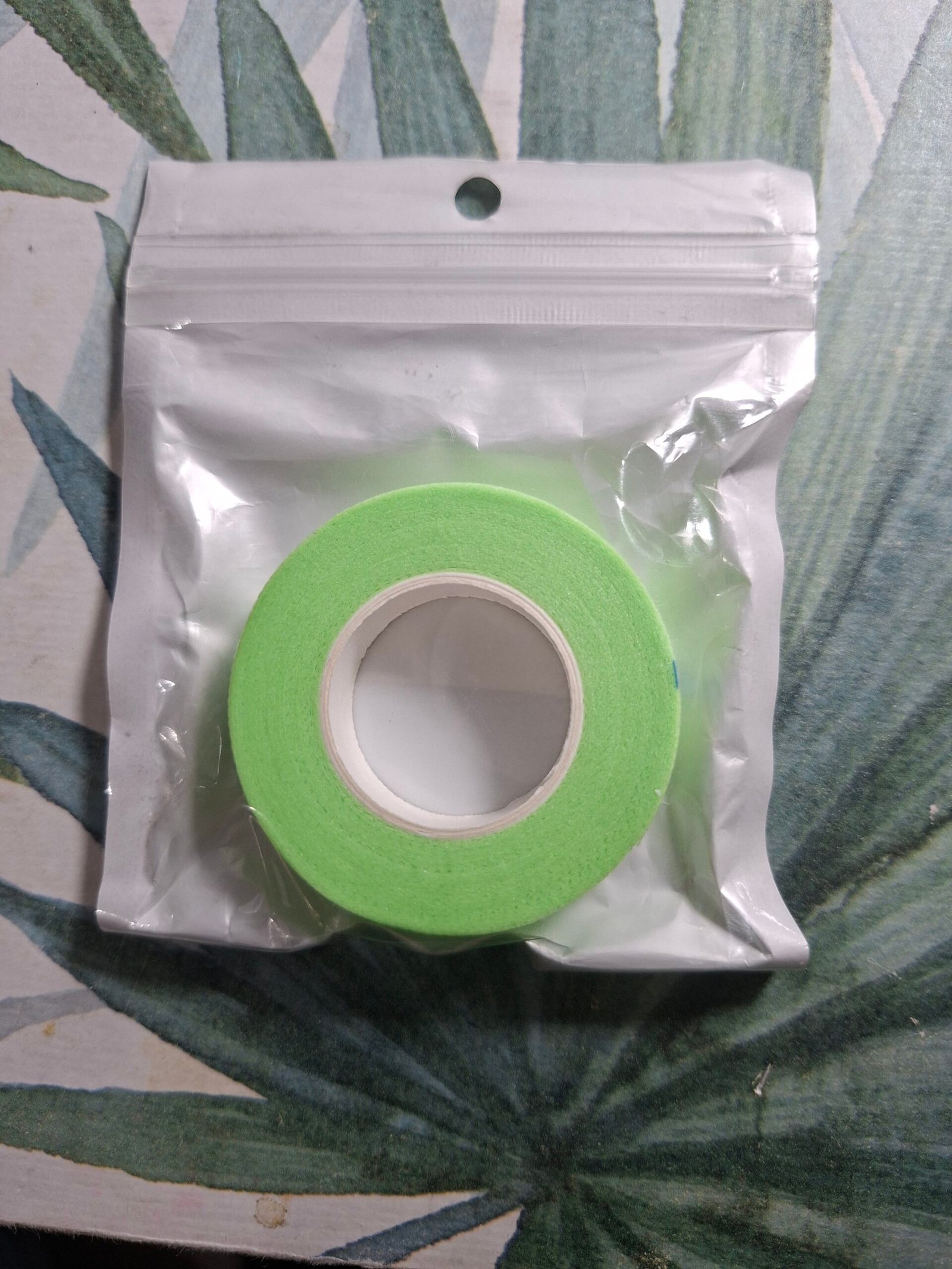 Cinta adhesiva verde hipoalergénica