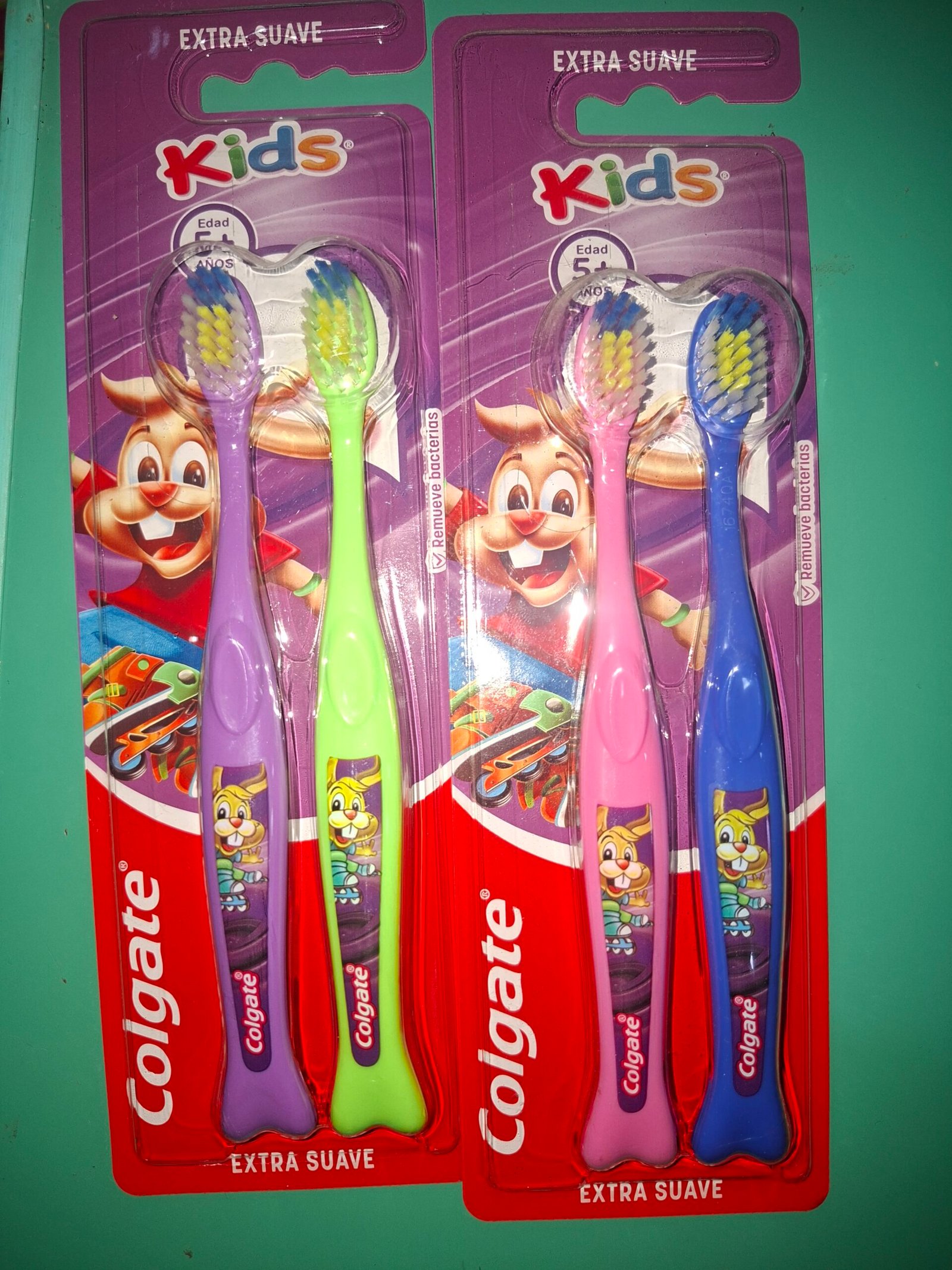 2 unidades de cepillos de dientes colgate extra suave +5 años