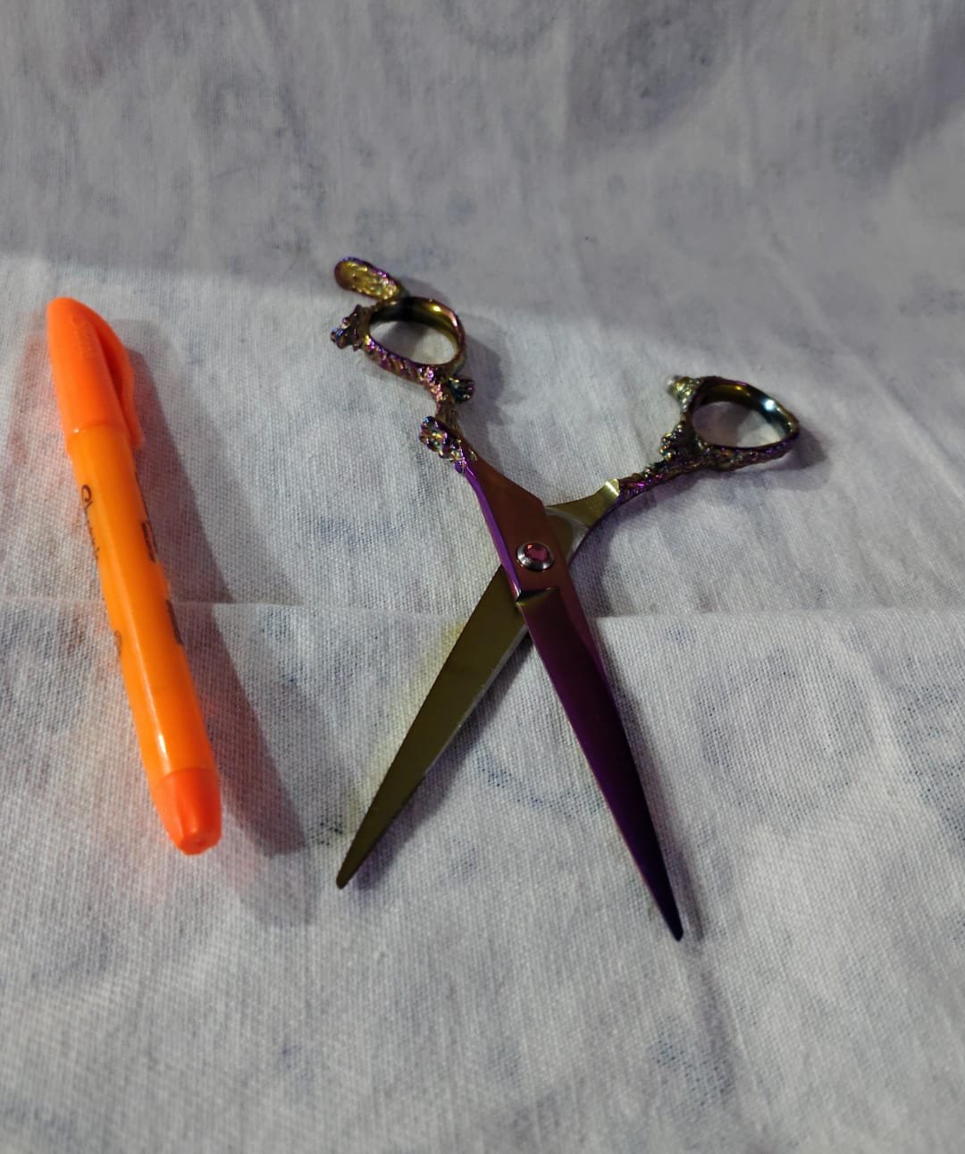 Tijera de corte violeta