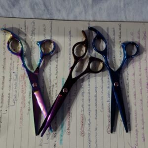 Tijeras de corte , tornasol , violeta y azul con strass
