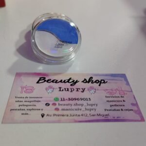 Maquillaje artístico blanco y azul