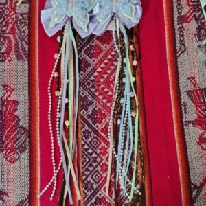 Hebillas con moños, trenzas y strass