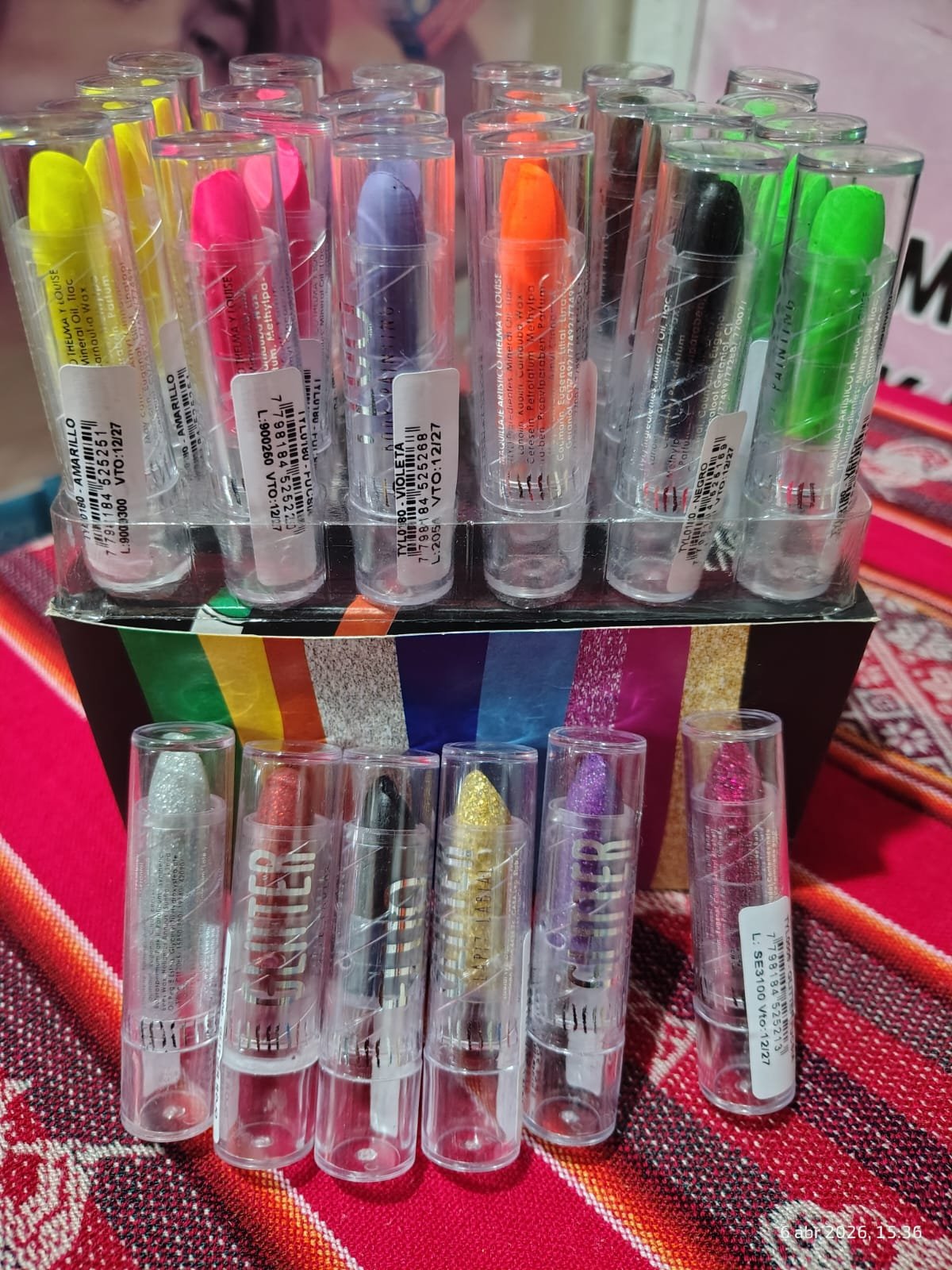 Labiales en barra , flúor y con gliters para maquillaje artístico - Imagen 2