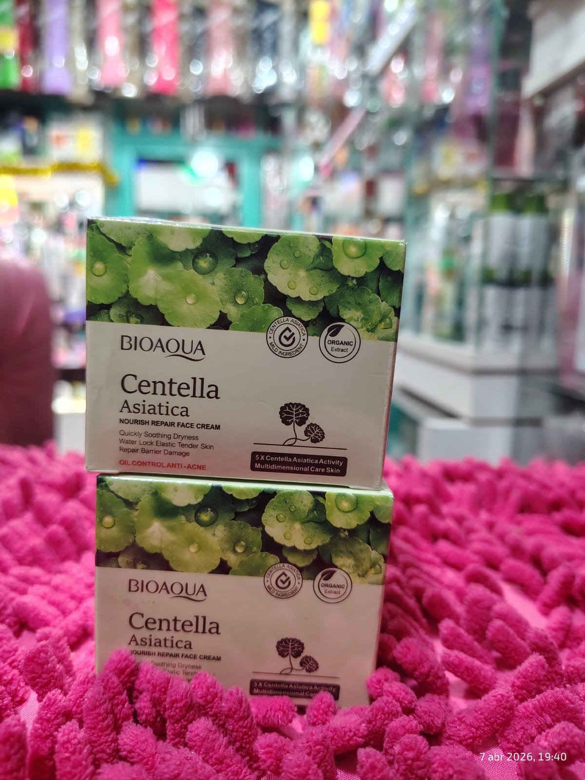 Crema hidratante reparador centella asiática para controlar el acné - Imagen 2