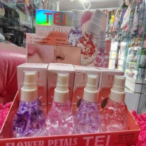 Agua de rosas con niacinamida