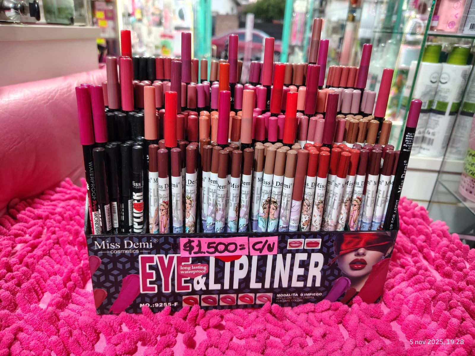 Delineador de labios miss demi