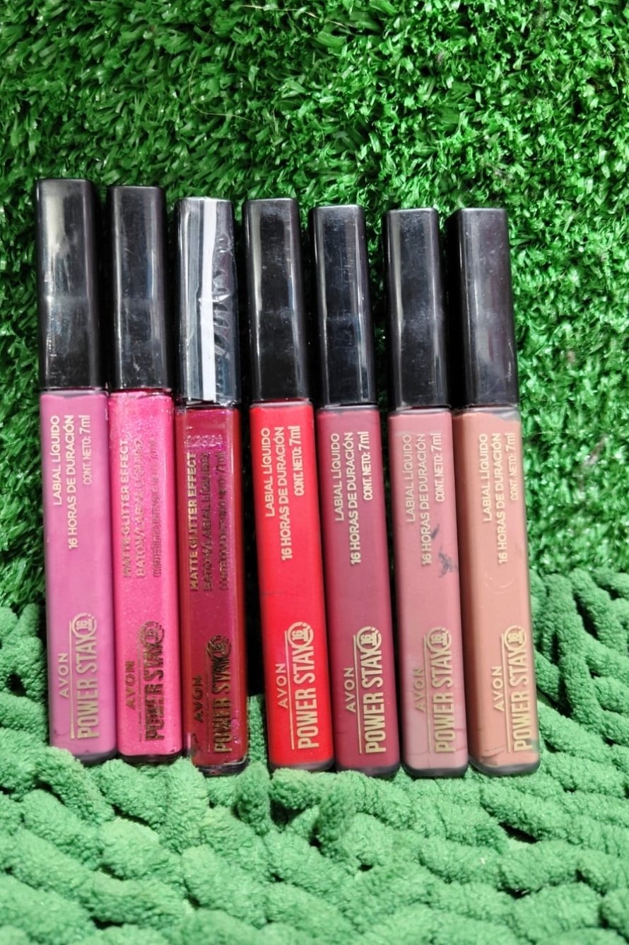 Labial líquido avon power stay 16hs